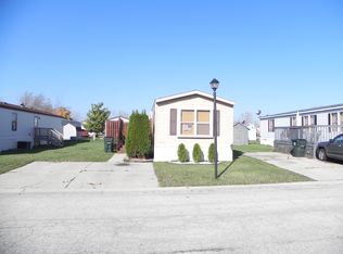 3326 Roger Ave, Park City, IL 60085