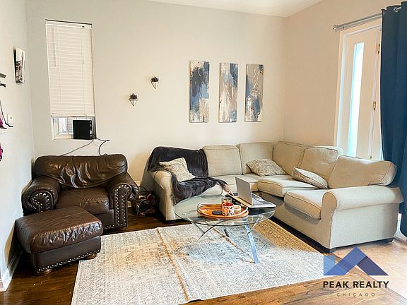 3rd image of 1218 N Wood St APT 3