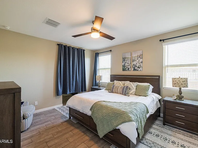 8924 W Solano Dr — Photo 7