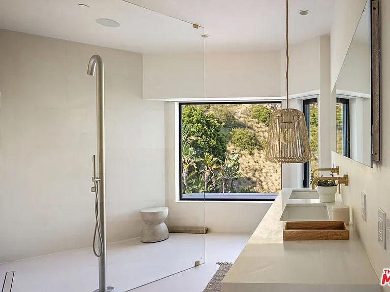 4310 Encinal Canyon Rd — Photo 16