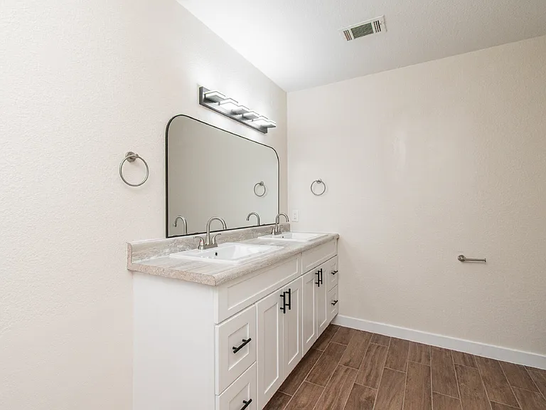 304 Timber Ridge Dr — Photo 7