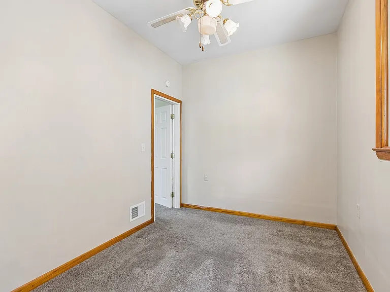 405 William St — Photo 13