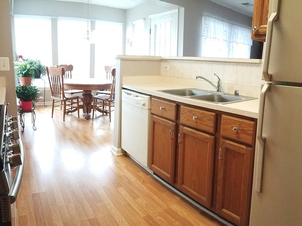 Open Concept kitchen, eating area