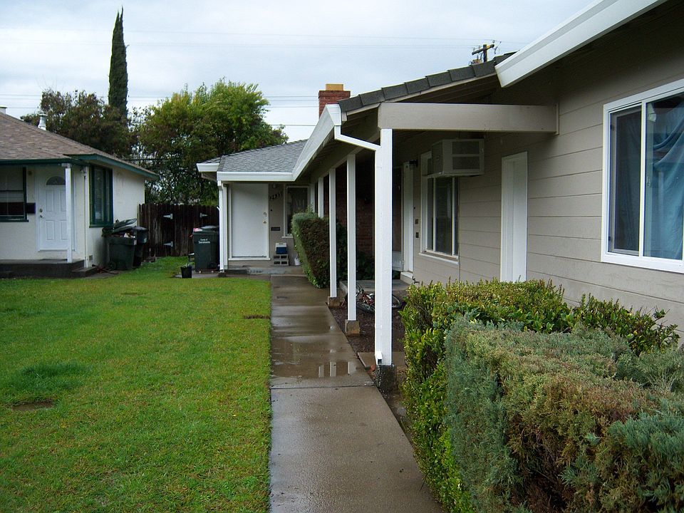2nd image of 2439 Ione St