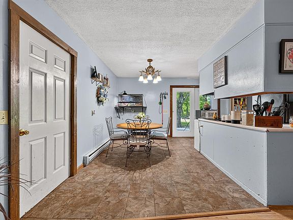 5th image of 601 W Carr St