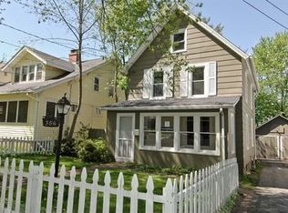 354 Lincoln Ave, Woodstock, IL 60098