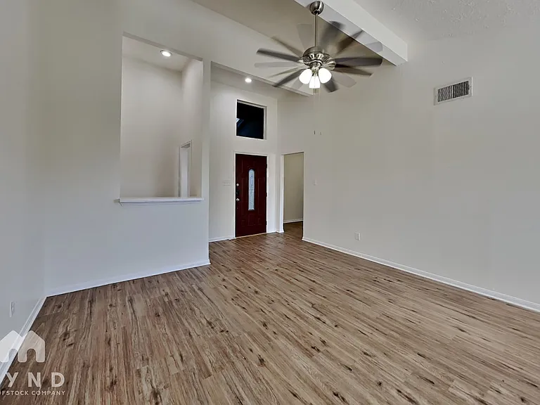 15831 Pryor Dr — Photo 3