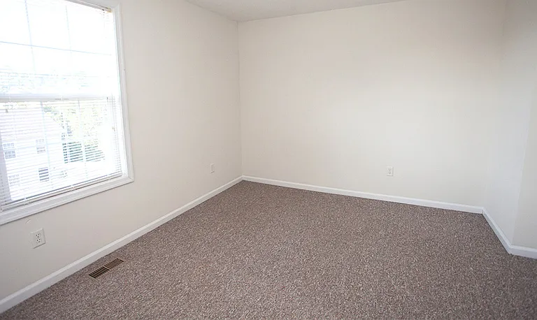 1334 Devon Ln — Photo 5