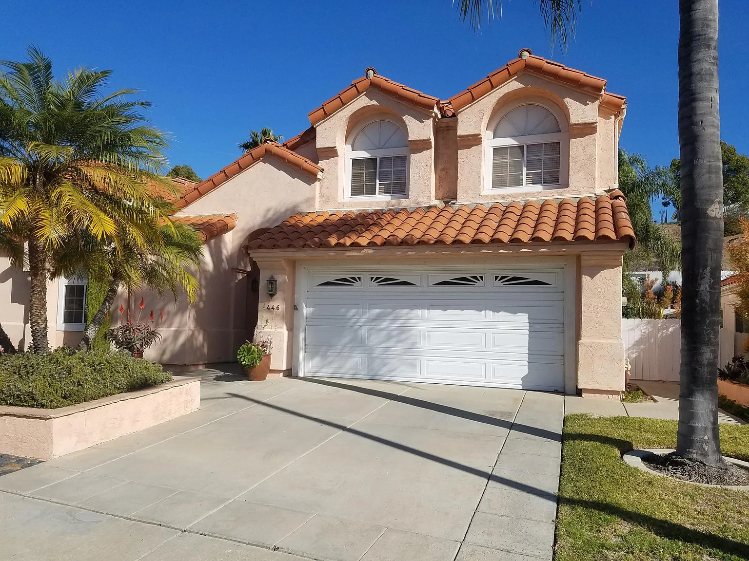 3 bed, 2.5 bath, 2300 sqft, $5,200 — Photo 2