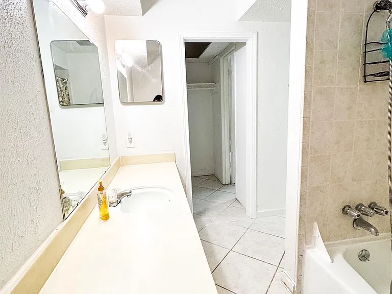 12633 Memorial Dr #4 — Photo 5