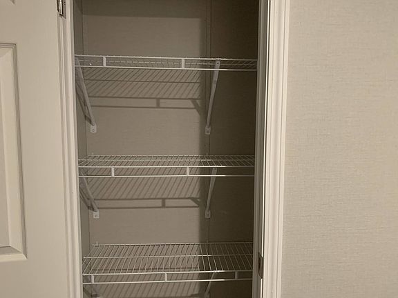 4th image of 516 Courtland Ln #681