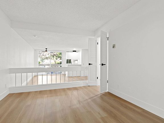 5th image of 727 Westbourne Dr APT 202
