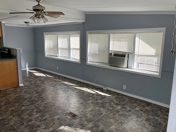 4th image of 415 SE Badger Rd