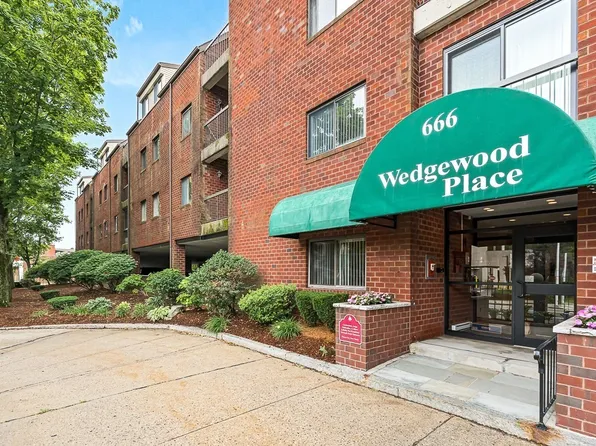 666 Main St APT 315, Winchester, MA 01890