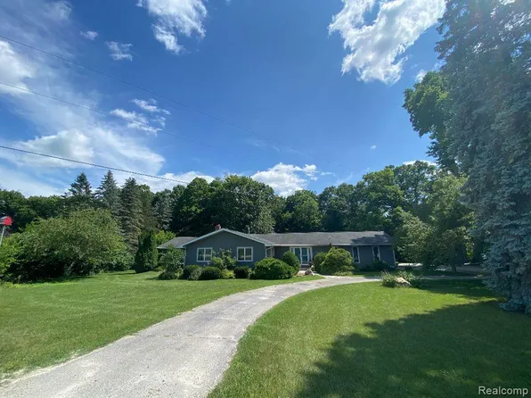 695 Judd Rd, Saline, MI 48176