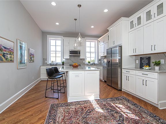 4th image of 2614 W Grace St