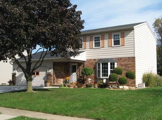 57 Springwood Dr W, Oregon, OH 43616