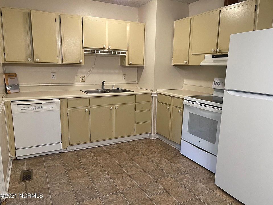 2nd image of 113 Greencrest Cir