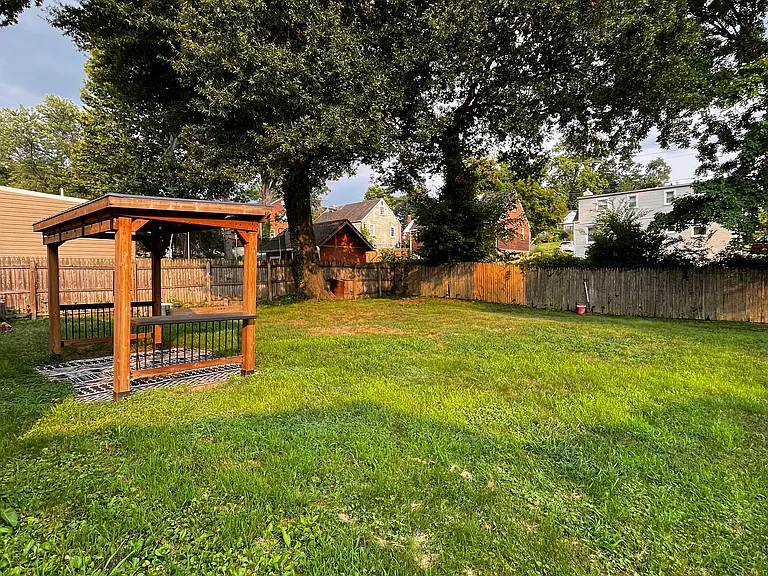120 N Huron Dr — Photo 36