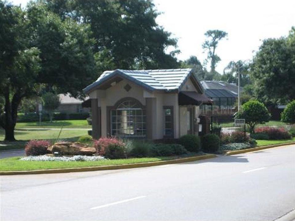 2nd image of 380 Hammock Oak Cir