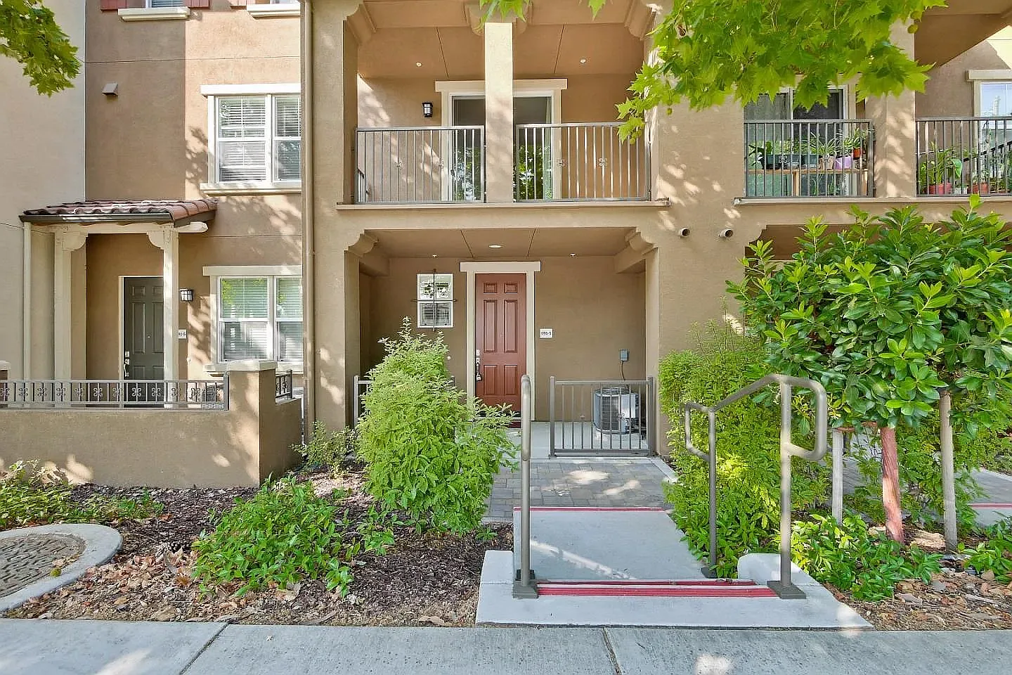 3 bed, 1522 sqft, $4,200 — Photo 2