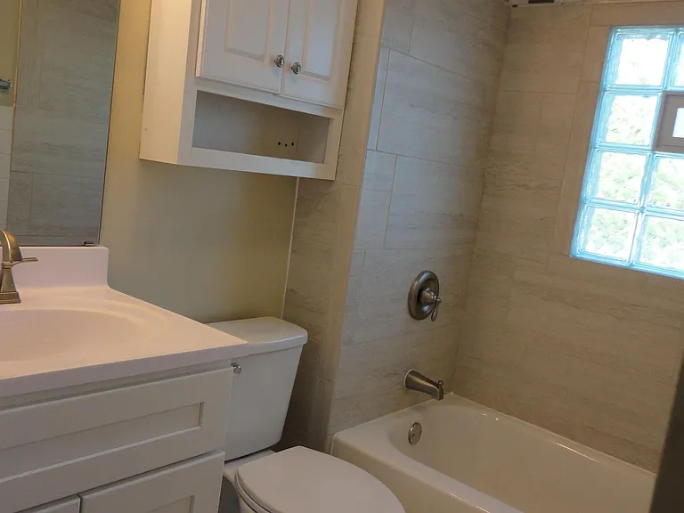 894 Thomas Rd #894 — Photo 6