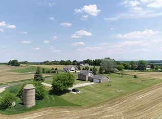 W1854 Auburn Ashford Dr, Campbellsport, WI 53010