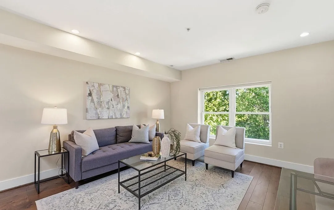2 bed, 900 sqft, $3,000 — Photo 2