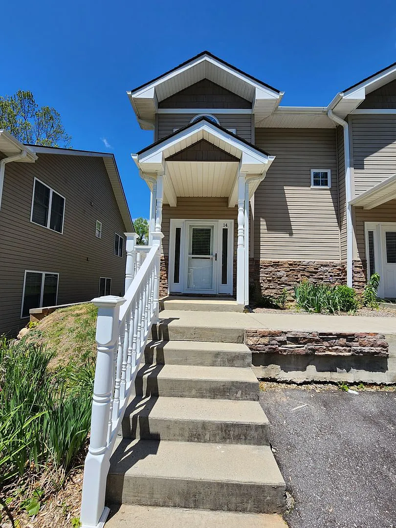 Swannanoa Townhouse — Photo 1