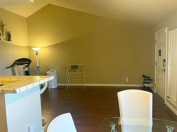 3rd image of 25 Kenbrook Cir