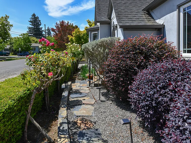 619 Seymour St — Photo 34