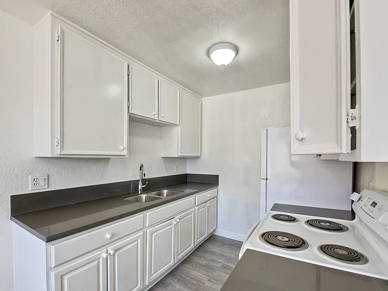 415 Grand Ave #2 — Photo 4