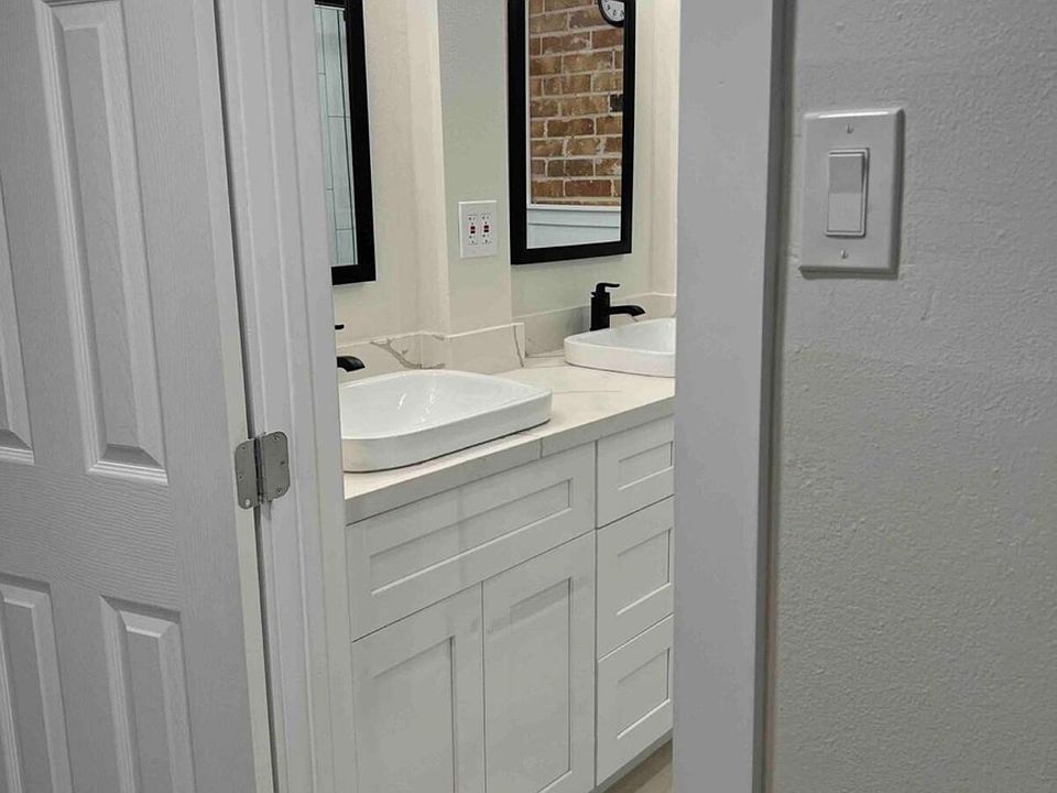 1st image of 12 Hyde Park Blvd Unit 7