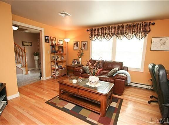 2nd image of 5 Cedar Ct
