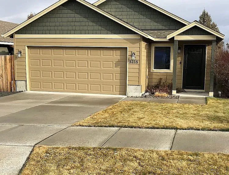 3218 NE Spring Creek Pl — Photo 1