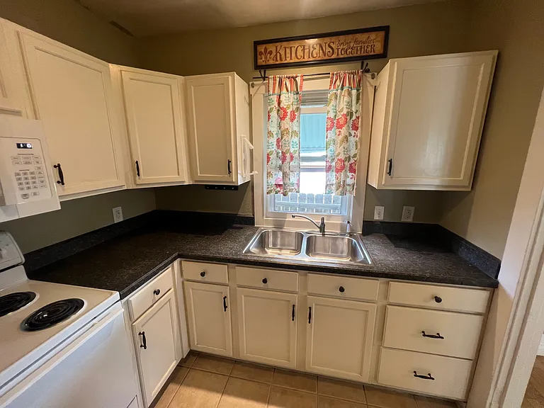 216 Alderson Ave — Photo 10