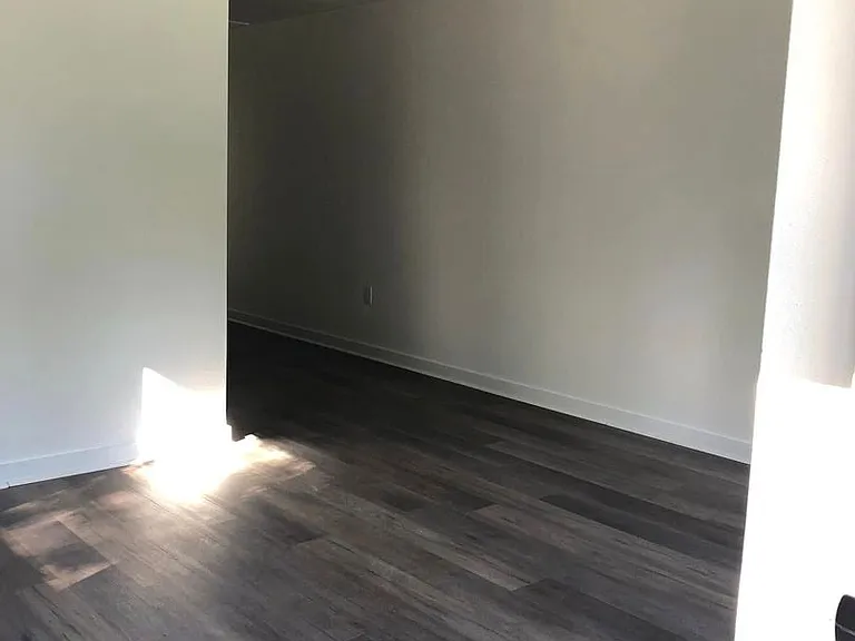 904 S Pine St #1 — Photo 2