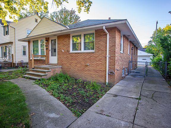 3rd image of 14014 Emery Ave