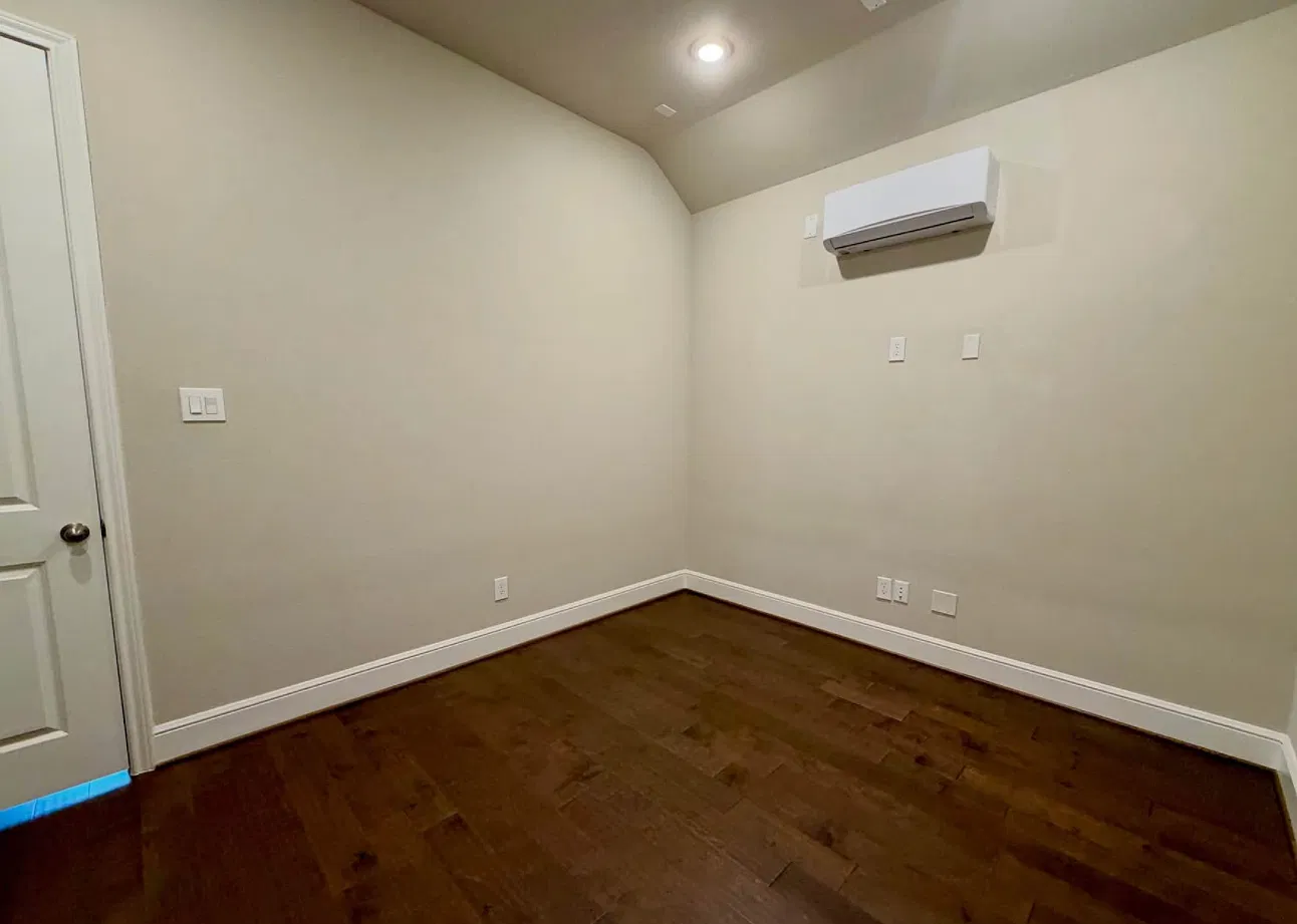 1 bed, $1,300 — Photo 3
