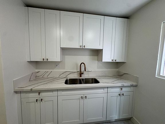3rd image of 938 N Spaulding Ave #3