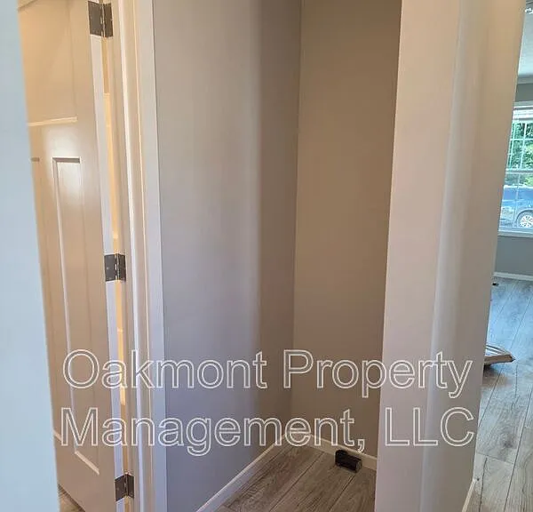 212 Rosewood Ct — Photo 6