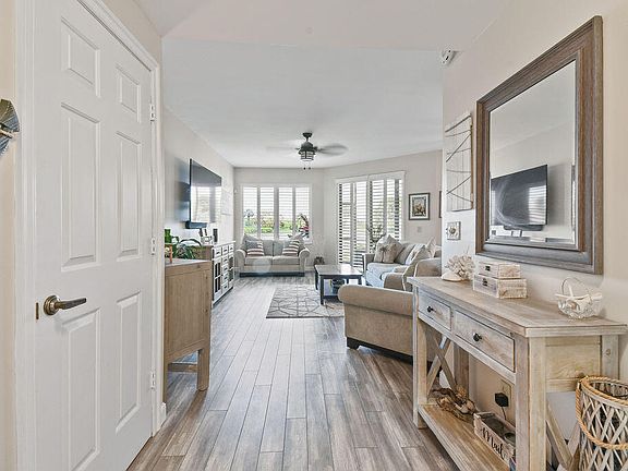 5th image of 302 Sea Oats Dr APT C