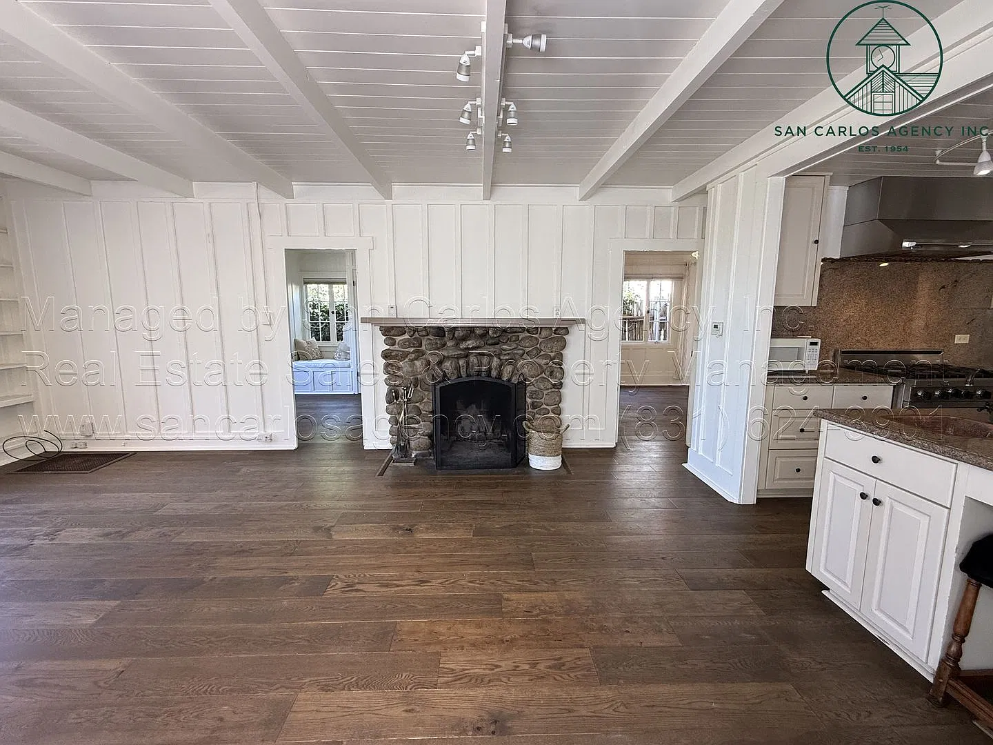 Adorable Three Bedroom Downtown Carmel-by-the-Sea Cottage — Photo 4