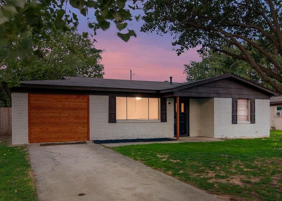 1st image of 3912 Lakewood Dr #B