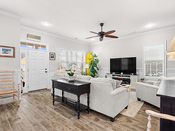 3rd image of 237 Outboard Dr.