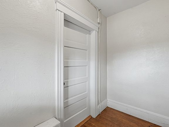 4th image of 1576 Main St