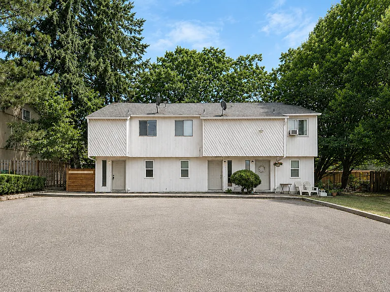 15865-15869 SW Misty Ct — Photo 1