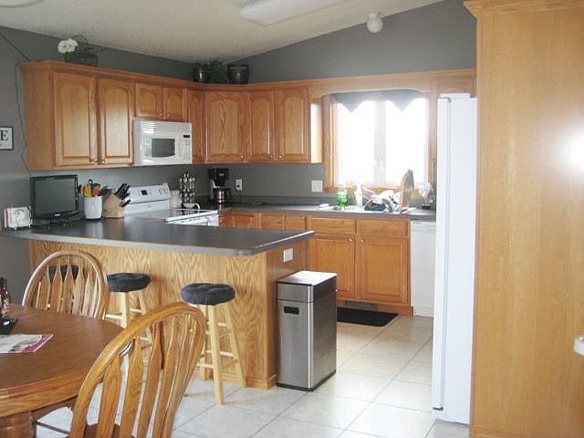 2nd image of 200 Barston Ln