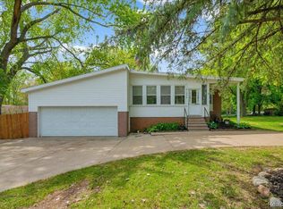 21236 Gudith Rd, Woodhaven, MI 48183