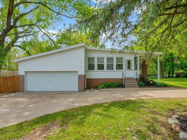 21236 Gudith Rd, Woodhaven, MI 48183